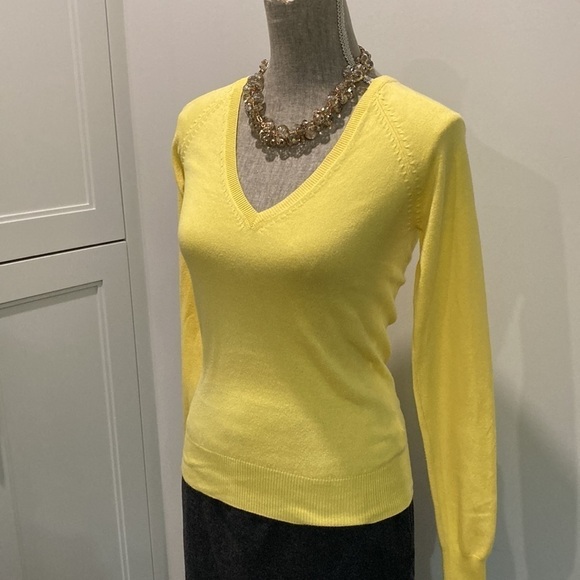 ZARA Yellow Long Sleeve V Neck Sweater - Picture 4 of 12